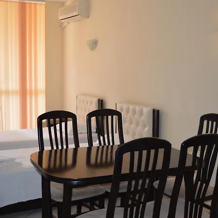 Apartmanhotel Bratanov Sunset Beach 4 *