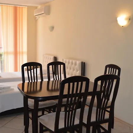 Bratanov Sunset Beach 4 * Napospart